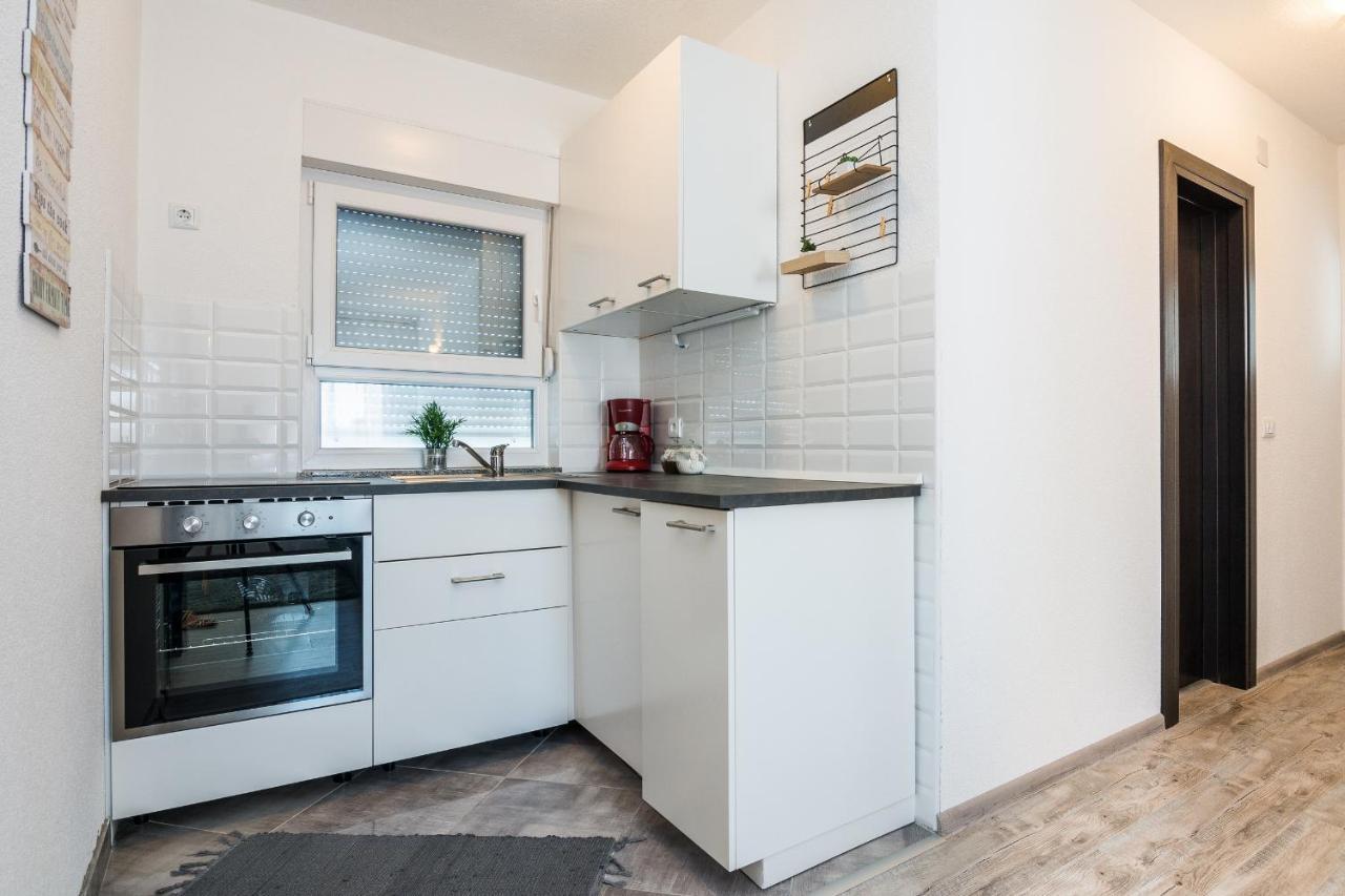 Apartments Krpan Vir Exterior photo