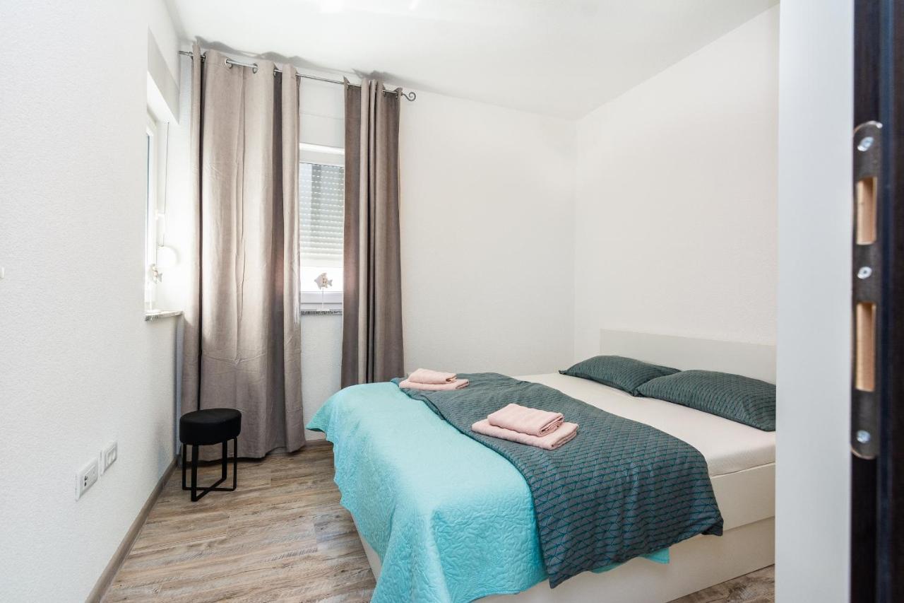 Apartments Krpan Vir Exterior photo