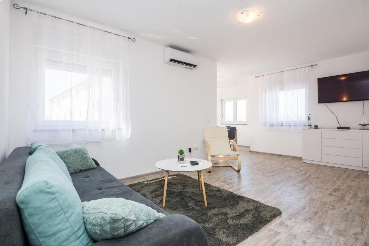 Apartments Krpan Vir Exterior photo