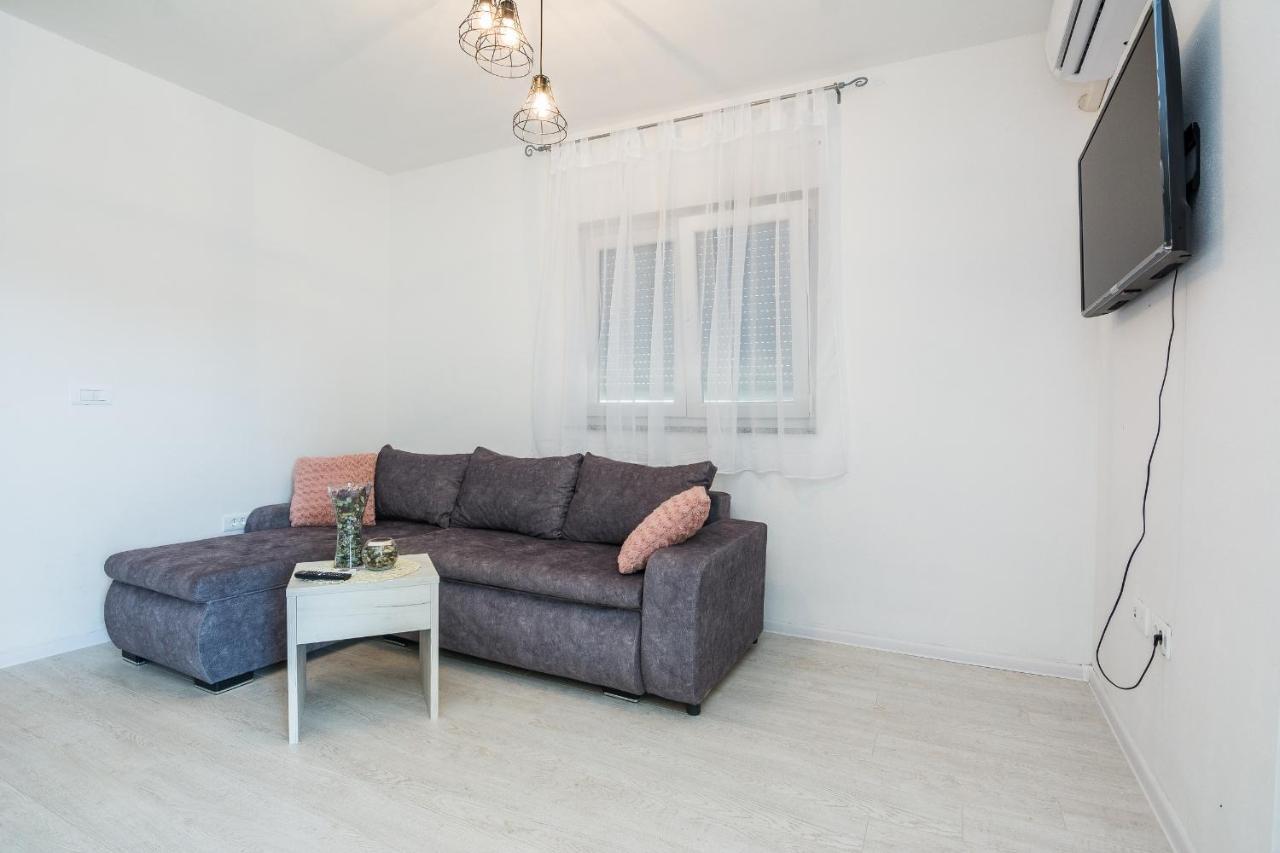 Apartments Krpan Vir Exterior photo