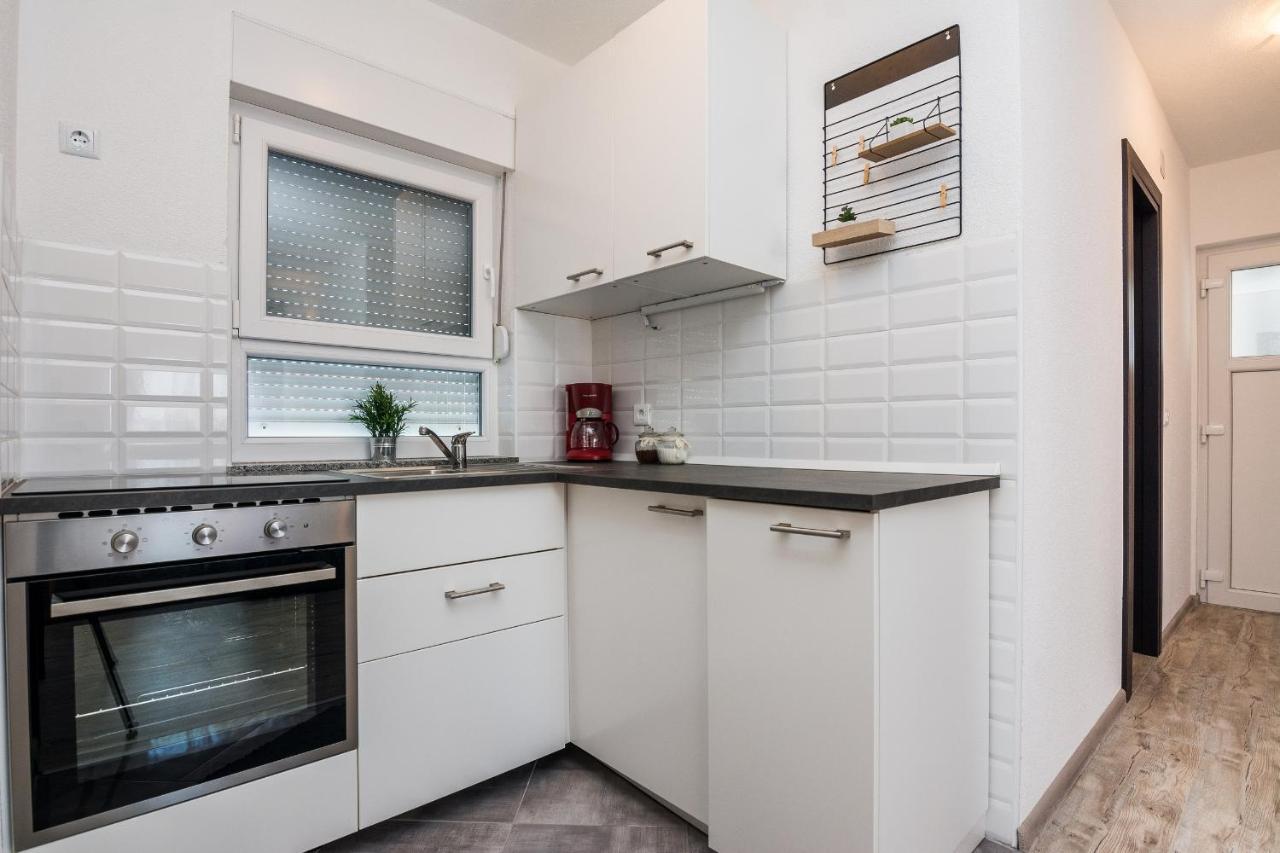 Apartments Krpan Vir Exterior photo