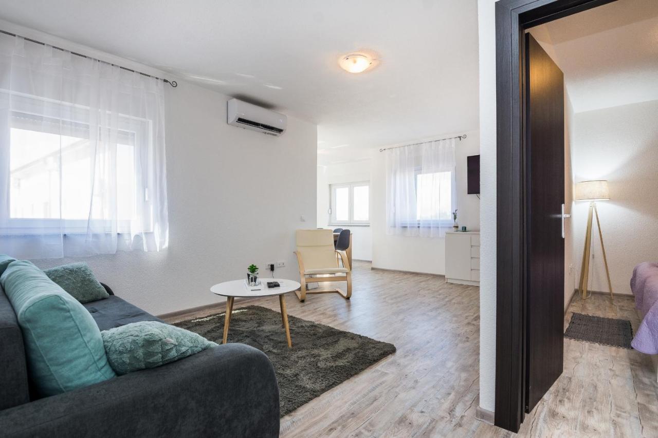 Apartments Krpan Vir Exterior photo